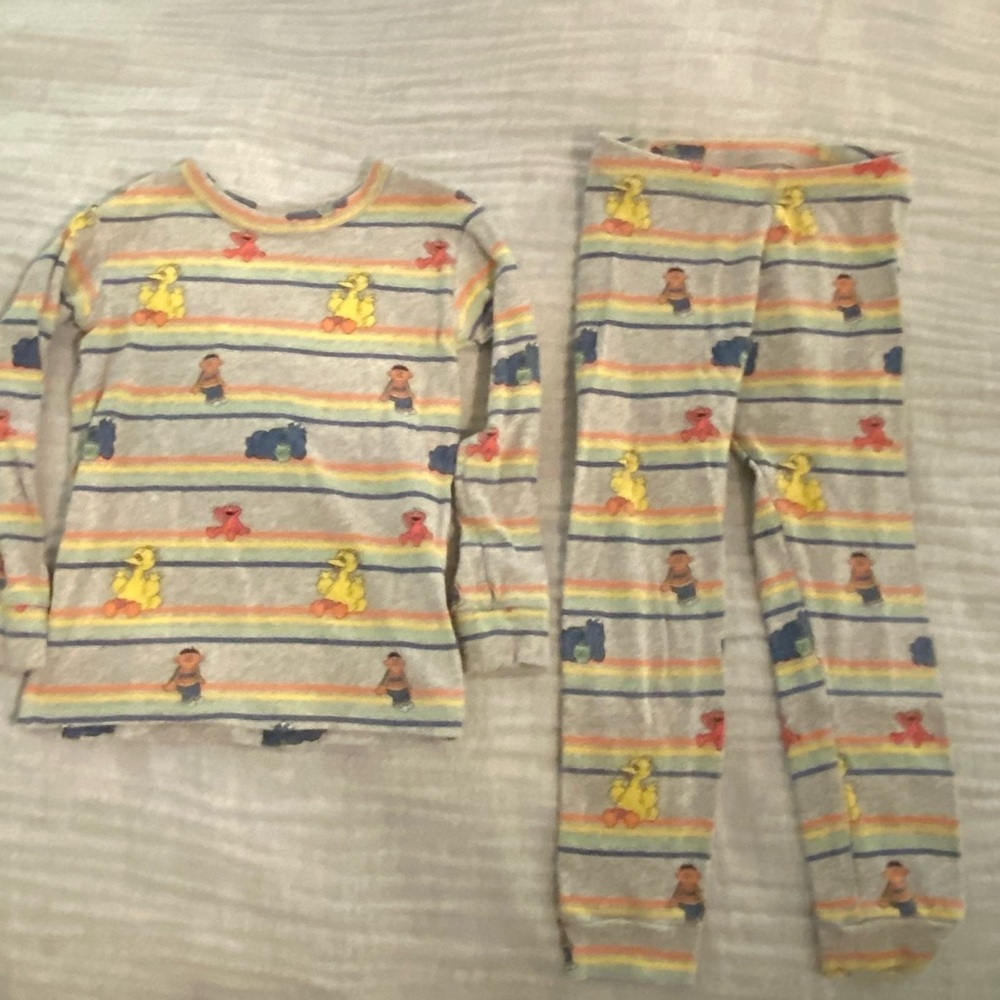 Adorable Gap Kids Sesame Street PJs 4T